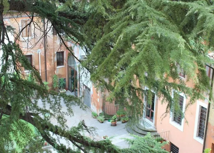 Esquilino Di Yan 4*